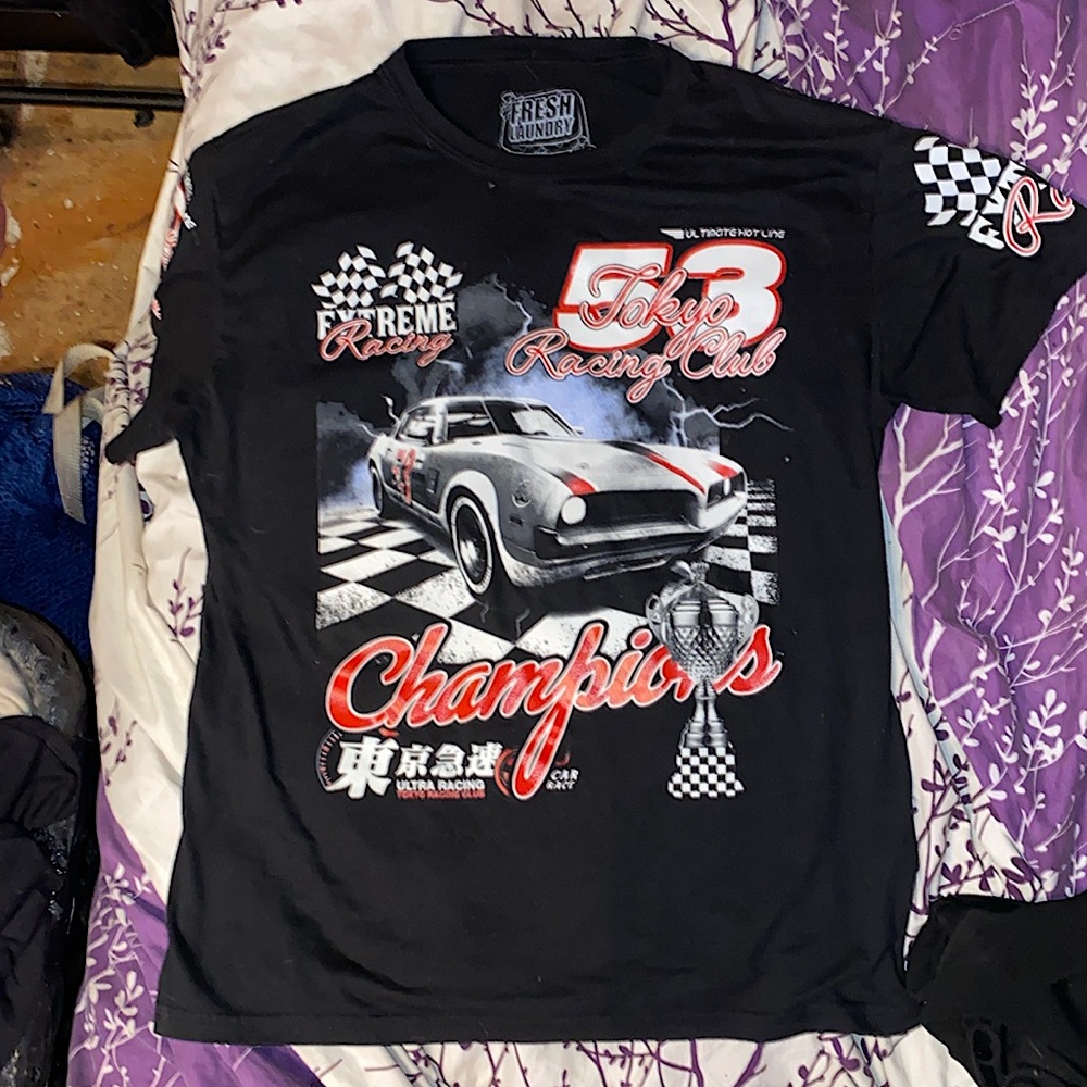 The shirt is in good condition, it’s just a little bit of dog hair that gt on it